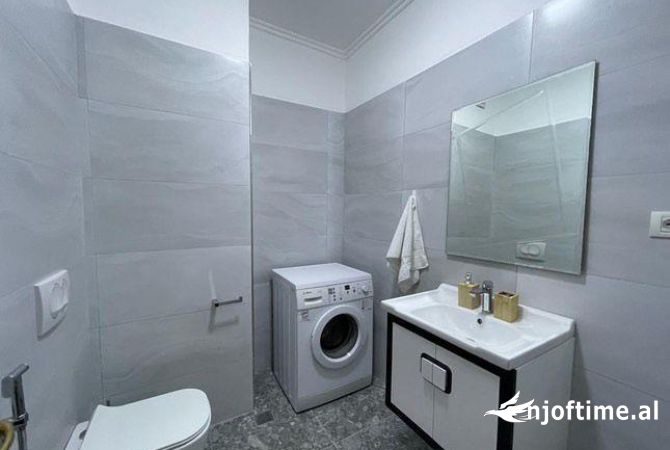 Shtepi ne shitje Apartament ne Tirane, 2+1, Mobilimi E mobiluar, Pagesa 400,000  Euro.
