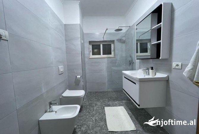 Shtepi ne shitje Apartament ne Tirane, 2+1, Mobilimi E mobiluar, Pagesa 400,000  Euro.