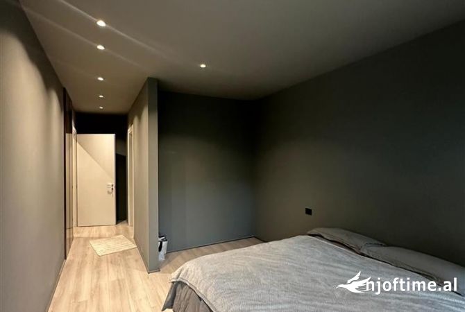 Shtepi ne shitje Apartament ne Tirane, 1+1, Mobilimi Bosh, pa mobiluar, Pagesa 200,000  Euro.