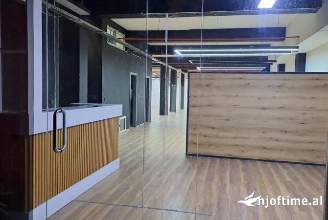 Ambient biznesi me qera 3+1 ne Tirane - 2,800 Euro