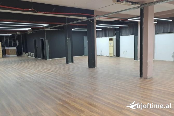 Ambient biznesi me qera 3+1 ne Tirane - 2,800 Euro