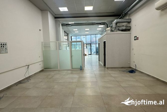 Ambient biznesi me qera 3+1 ne Tirane - 2,000 Euro