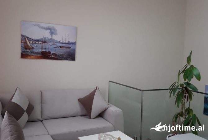 Shtepi me qera 2+1 ne Tirane - 800 Euro