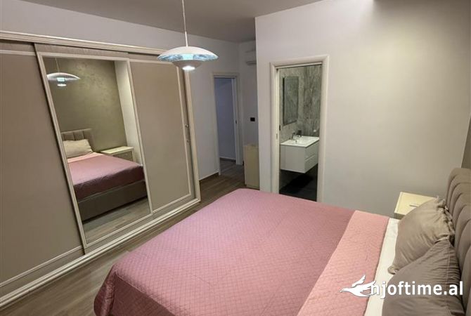 Shtepi me qera Apartament ne Tirane, 2+1, Mobilimi Bosh, pa mobiluar, Pagesa 1,700  Euro.