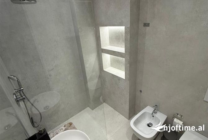 Shtepi ne shitje Apartament ne Tirane, 3+1, Mobilimi E mobiluar, Pagesa 416,000  Euro.