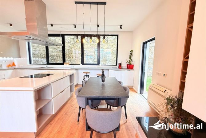 Shtepi me qera 4+1 ne Tirane - 3,000 Euro