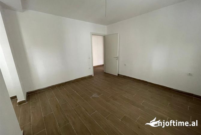 Shtepi ne shitje Apartament ne Tirane, 1+1, Mobilimi Bosh, pa mobiluar, Pagesa 119,374  Euro.