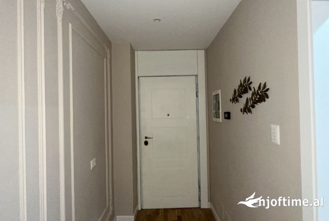 Shtepi ne shitje Apartament ne Tirane, 3+1, Mobilimi E mobiluar, Pagesa 350,000  Euro.