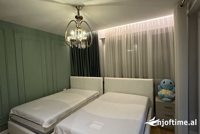 Shtepi ne shitje Apartament ne Tirane, 3+1, Mobilimi E mobiluar, Pagesa 350,000  Euro.