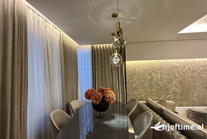 Shtepi ne shitje Apartament ne Tirane, 3+1, Mobilimi E mobiluar, Pagesa 350,000  Euro.