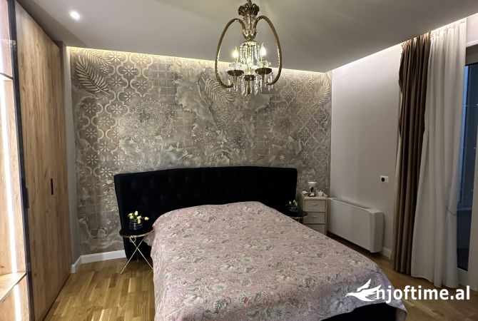 Shtepi ne shitje Apartament ne Tirane, 3+1, Mobilimi E mobiluar, Pagesa 350,000  Euro.