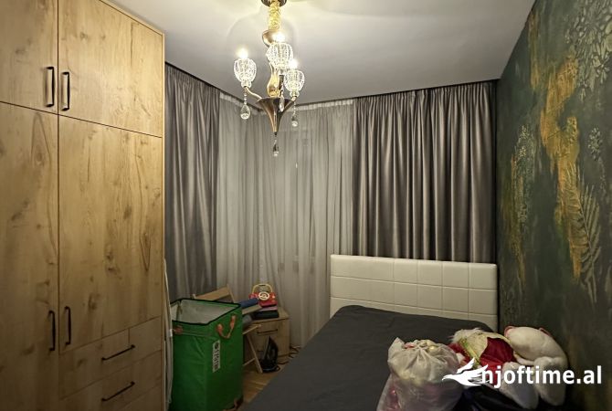 Shtepi ne shitje Apartament ne Tirane, 3+1, Mobilimi E mobiluar, Pagesa 350,000  Euro.