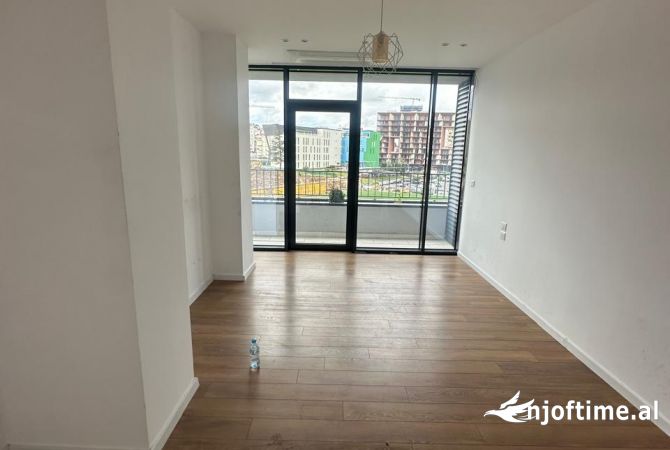 Ambient biznesi me qera 3+1 ne Tirane - 1,500 Euro