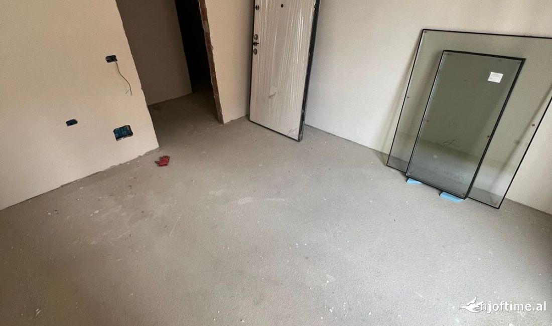 Shtepi ne shitje Apartament ne Tirane, 2+1, Mobilimi Bosh, pa mobiluar, Pagesa 192,999  Euro.