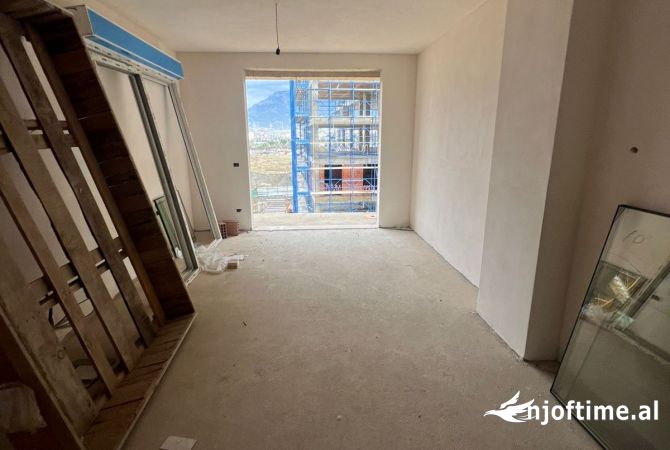 Shtepi ne shitje Apartament ne Tirane, 2+1, Mobilimi Bosh, pa mobiluar, Pagesa 192,999  Euro.