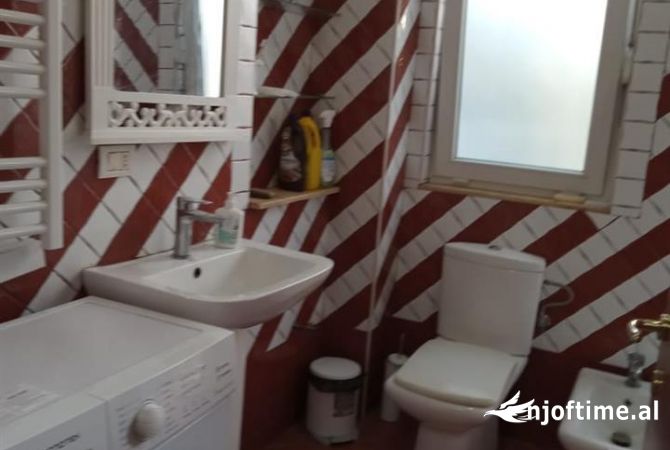 Shtepi me qera Apartament ne Tirane, 2+1, Mobilimi E mobiluar, Pagesa 600  Euro.