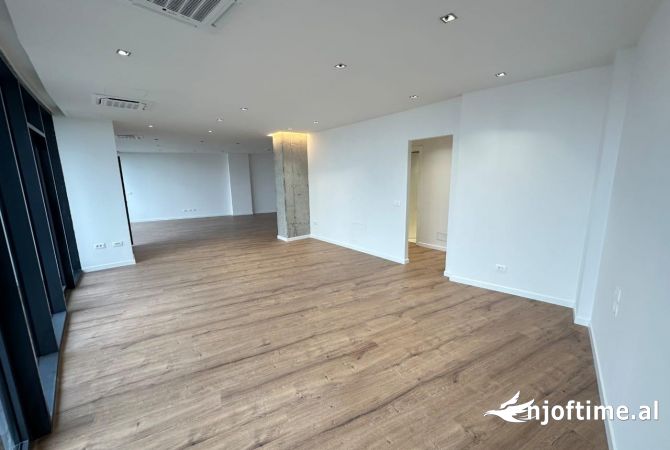 Ambient biznesi me qera 3+1 ne Tirane - 1,500 Euro