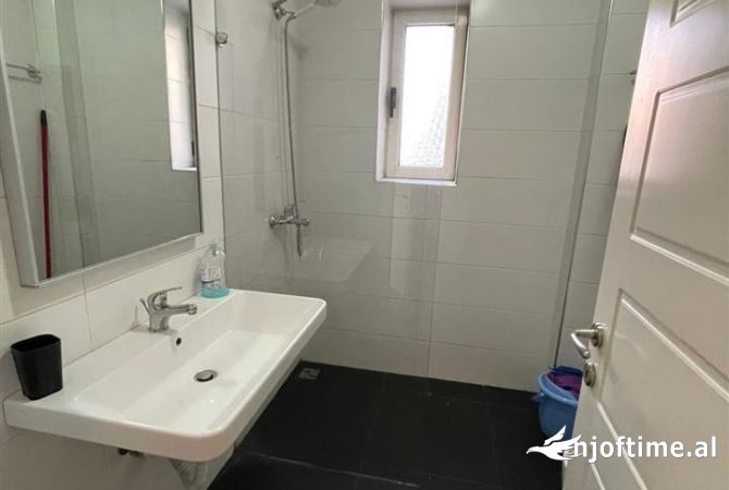 Shtepi me qera Apartament ne Tirane, 1+1, Mobilimi E mobiluar, Pagesa 580  Euro.