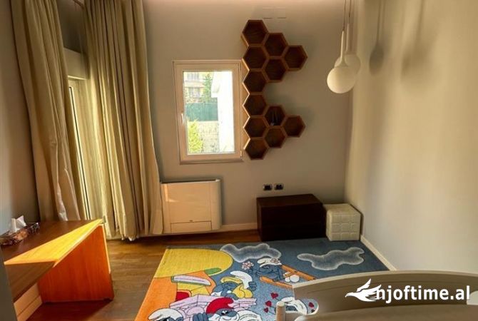 Shtepi me qera 3+1 ne Tirane - 1,100 Euro