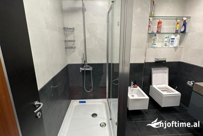 Shtepi me qera Apartament ne Tirane, 3+1, Mobilimi E mobiluar, Pagesa 1,100  Euro.