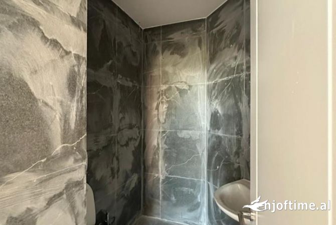 Shtepi ne shitje Apartament ne Tirane, 2+1, Mobilimi Bosh, pa mobiluar, Pagesa 514,300  Euro.