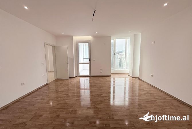 Jepet Ambient Zyre me qira te Rruga Elbasanit 