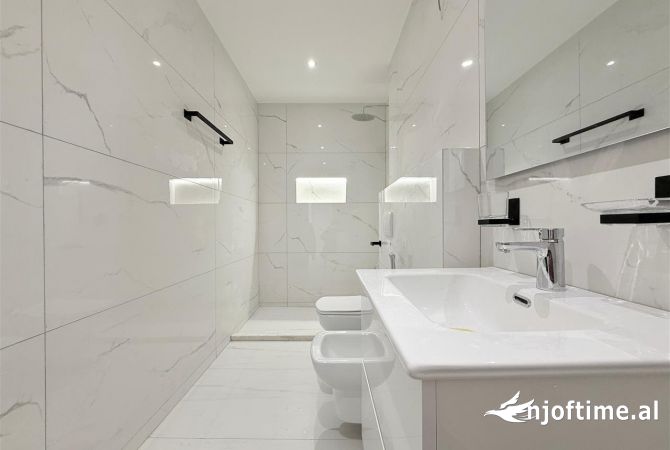 Jepet Ambient Zyre me qira te Rruga Elbasanit 