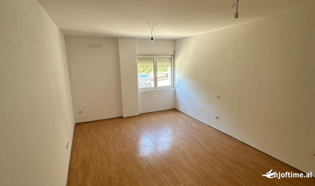 Shtepi ne shitje Apartament ne Tirane, 2+1, Mobilimi Bosh, pa mobiluar, Pagesa 100,100  Euro.