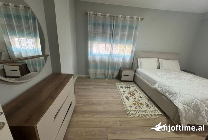 Shtepi me qera Apartament ne Tirane, 2+1, Mobilimi Bosh, pa mobiluar, Pagesa 500  Euro.