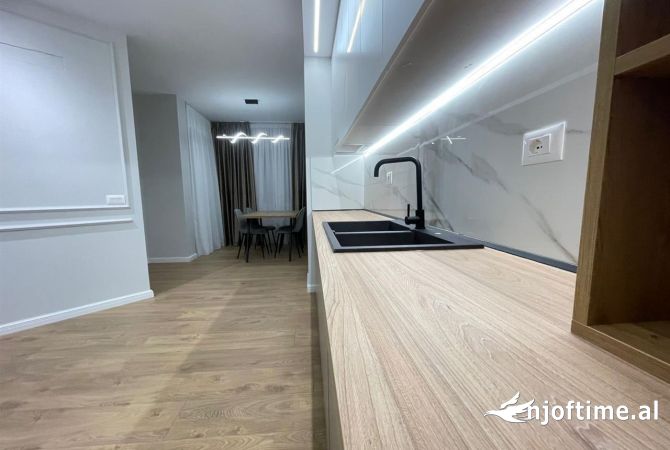 Shtepi ne shitje Apartament ne Tirane, 1+1, Mobilimi Bosh, pa mobiluar, Pagesa 135,000  Euro.