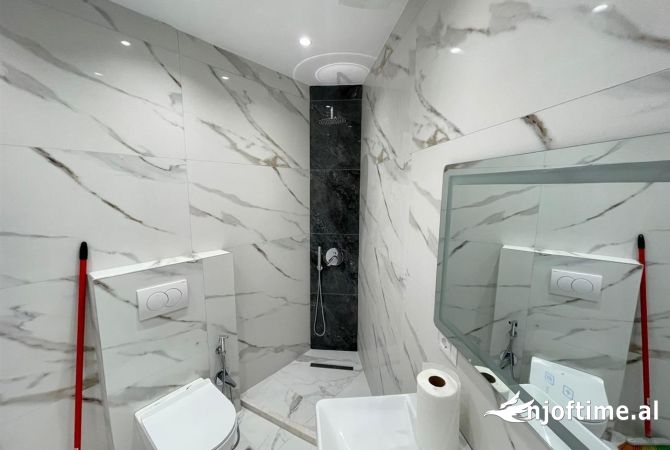 Shtepi ne shitje Apartament ne Tirane, 1+1, Mobilimi Bosh, pa mobiluar, Pagesa 135,000  Euro.