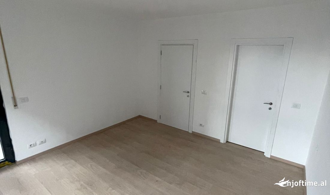 Shtepi ne shitje Apartament ne Tirane, 2+1, Mobilimi Bosh, pa mobiluar, Pagesa 141,000  Euro.