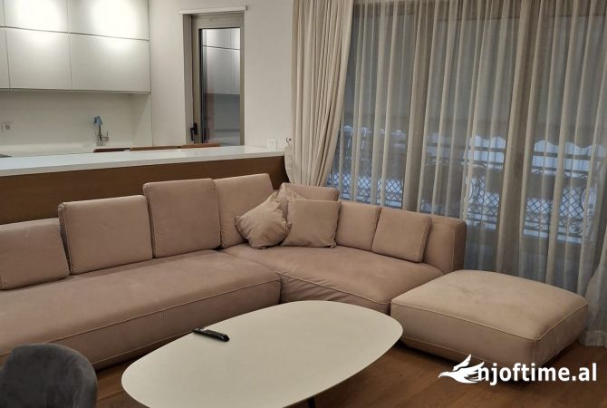 Shtepi me qera 2+1 ne Tirane - 1,250 Euro