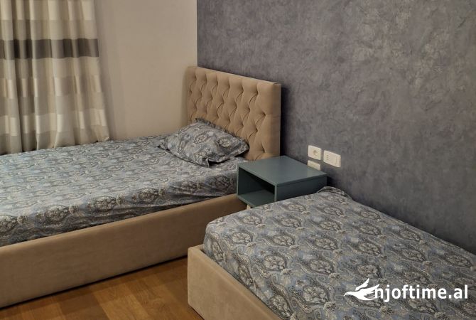 Shtepi me qera Apartament ne Tirane, 2+1, Mobilimi E mobiluar, Pagesa 1,250  Euro.