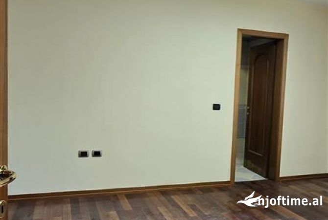 Ambient biznesi me qera 3+1 ne Tirane - 2,000 Euro