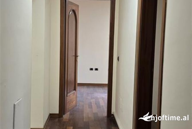 Ambient biznesi me qera 3+1 ne Tirane - 2,000 Euro