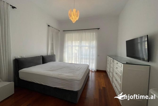 Shtepi me qera 5+1 ne Tirane - 4,800 Euro