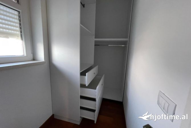 Shtepi me qera Apartament ne Tirane, 5+1, Mobilimi E mobiluar, Pagesa 4,800  Euro.