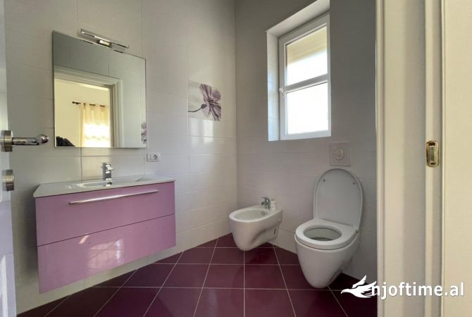 Shtepi me qera Apartament ne Tirane, 5+1, Mobilimi E mobiluar, Pagesa 4,800  Euro.