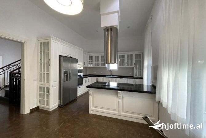 Shtepi me qera Apartament ne Tirane, 5+1, Mobilimi E mobiluar, Pagesa 4,800  Euro.