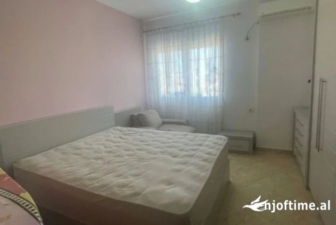 Shtepi ne shitje Apartament ne Tirane, 2+1, Mobilimi Bosh, pa mobiluar, Pagesa 165,000  Euro.
