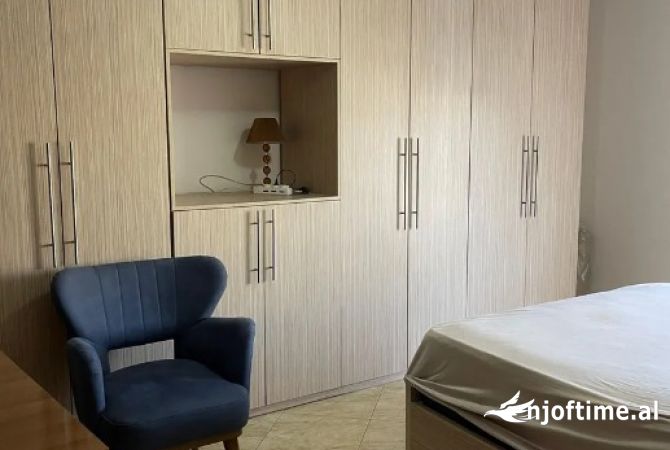 Shtepi ne shitje Apartament ne Tirane, 2+1, Mobilimi Bosh, pa mobiluar, Pagesa 165,000  Euro.