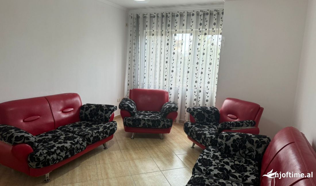 Shtepi ne shitje Apartament ne Tirane, 1+1, Mobilimi E mobiluar, Pagesa 92,000  Euro.