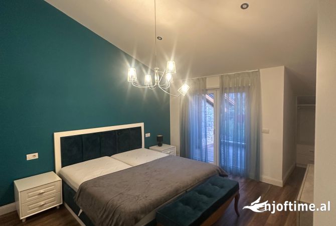 Shtepi me qera Apartament ne Tirane, 3+1, Mobilimi E mobiluar, Pagesa 1,500  Euro.