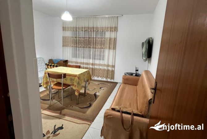 Shtepi me qera Apartament ne Tirane, 2+1, Mobilimi E mobiluar, Pagesa 450  Euro.