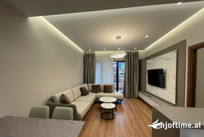 Shtepi me qera 2+1 ne Tirane - 830 Euro