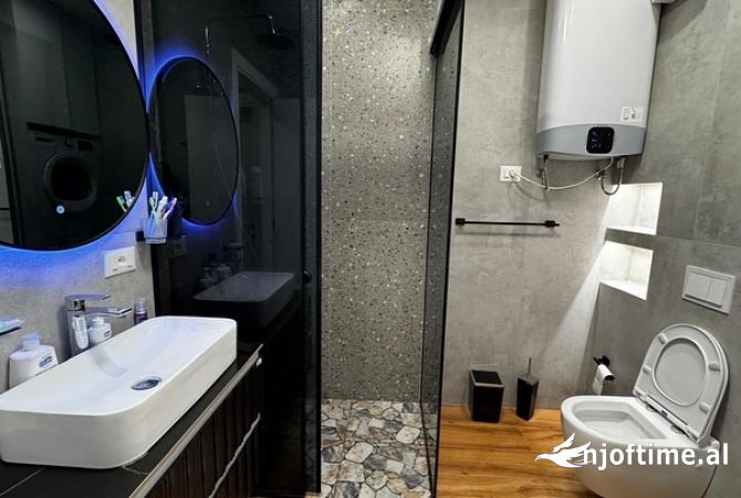 Shtepi ne shitje Apartament ne Tirane, 2+1, Mobilimi E mobiluar, Pagesa 215,000  Euro.