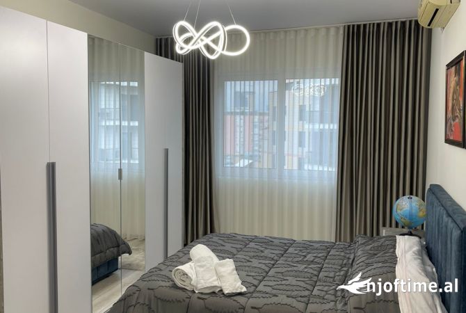 Shtepi ne shitje Apartament ne Tirane, 2+1, Mobilimi E mobiluar, Pagesa 150,000  Euro.