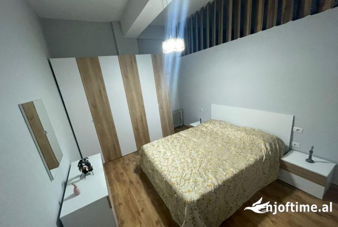 Shtepi ne shitje Apartament ne Tirane, 2+1, Mobilimi E mobiluar, Pagesa 150,000  Euro.