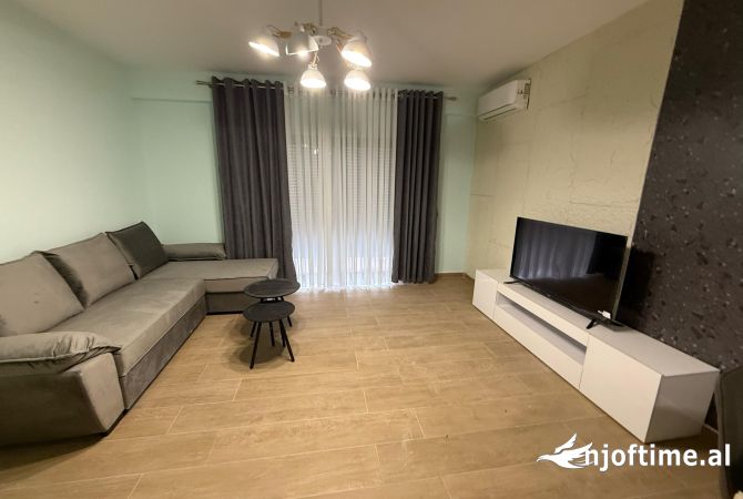 Shtepi me qera Apartament ne Tirane, 1+1, Mobilimi E mobiluar, Pagesa 550  Euro.